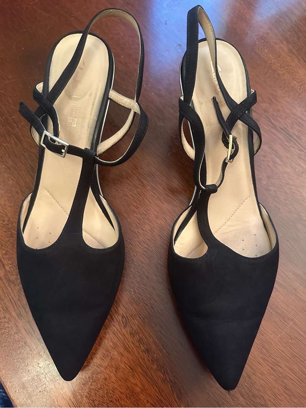 Clark’s Cushion Plus Black Pointed-Toe Slingback 2’ Heels w/left toe scuff